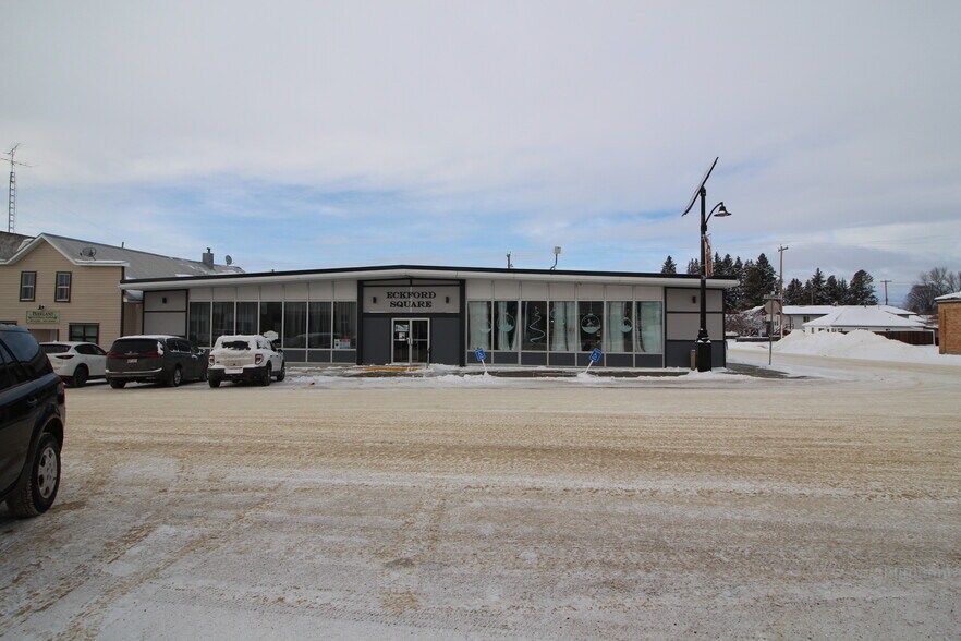 Primary Photo Of 5016 50th St, Eckville General Retail For Sale