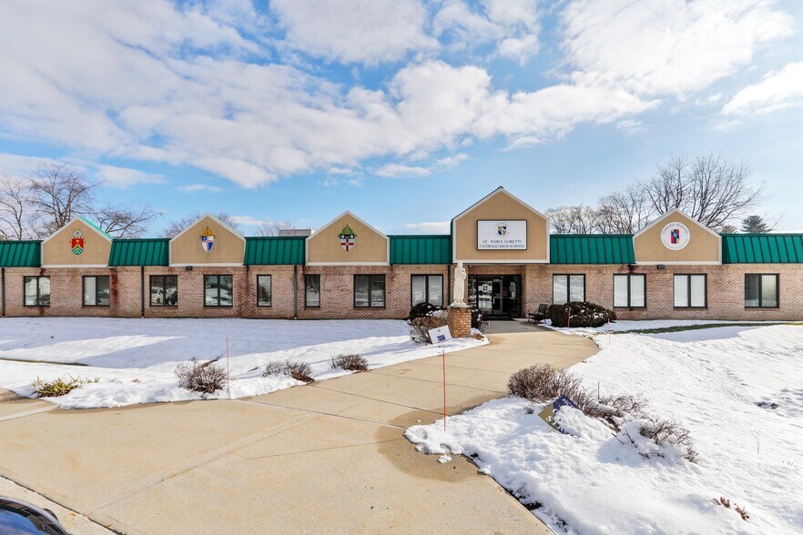 More Photos Of 18614 Crestwood Dr, Hagerstown Schools For Lease