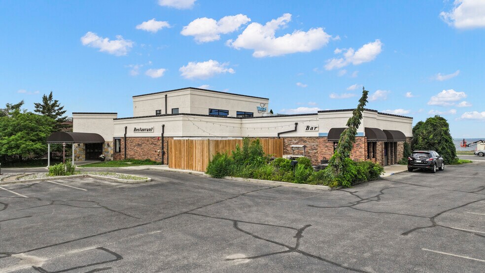 More Photos Of 824 Paul Bunyan, Bemidji Restaurant For Sale