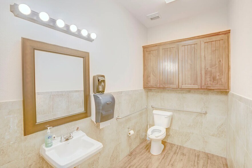 More Photos Of 3209 Fort Worth Dr, Denton Medical For Lease