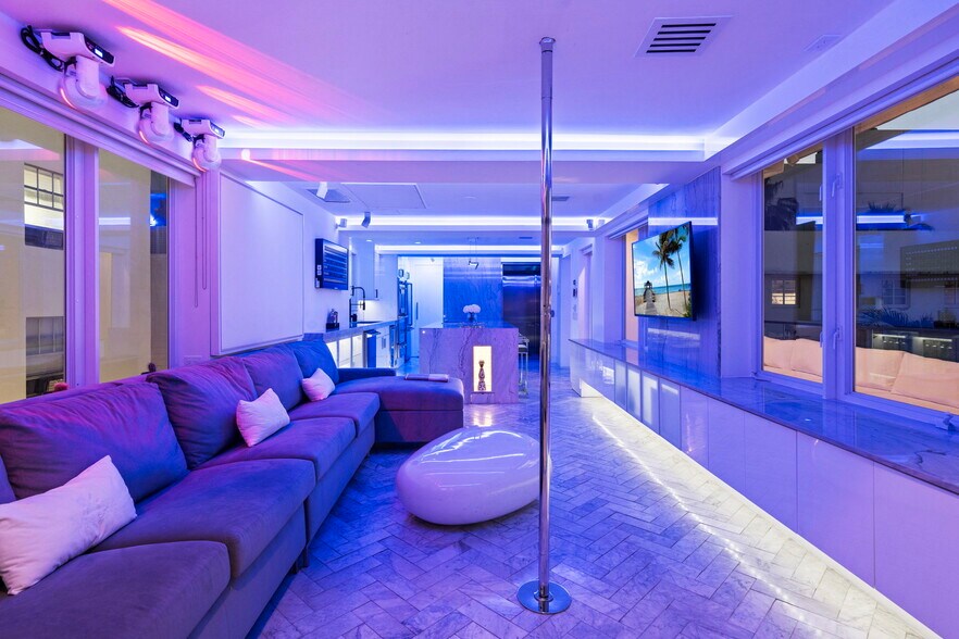 More Photos Of 124 11th St, Miami Beach Hotel For Sale