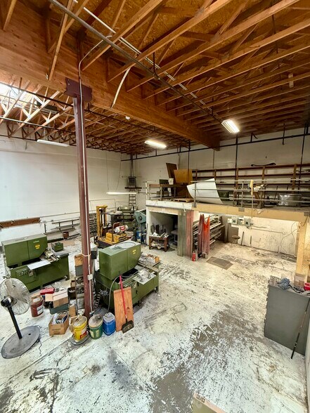 More Photos Of 110 Spring Hill Dr, Grass Valley Manufacturing For Sale