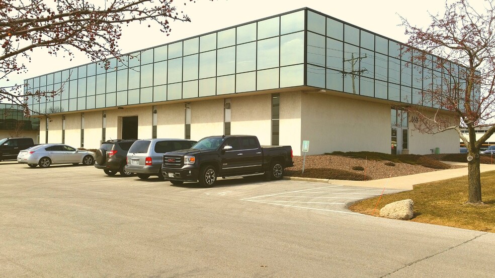 More Photos Of 555 S Industrial Dr, Hartland Office For Lease