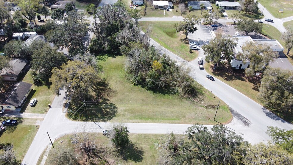 More Photos Of 5810-5840 SE Abshier Blvd, Belleview Storefront For Lease