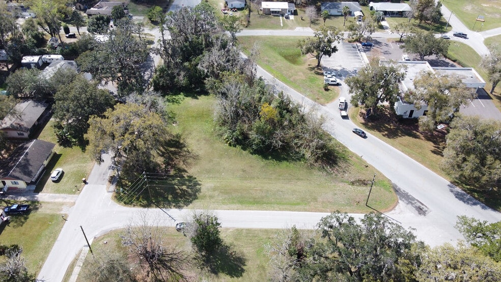 More Photos Of 5810-5840 SE Abshier Blvd, Belleview Storefront For Sale