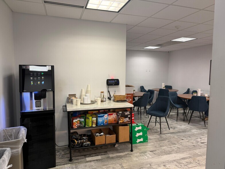 More Photos Of 2601 S Bayshore Dr, Coconut Grove Office For Lease