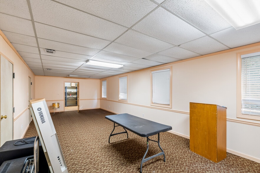 More Photos Of 4239 Flat Shoals Pky, Decatur Religious Facility For Sale