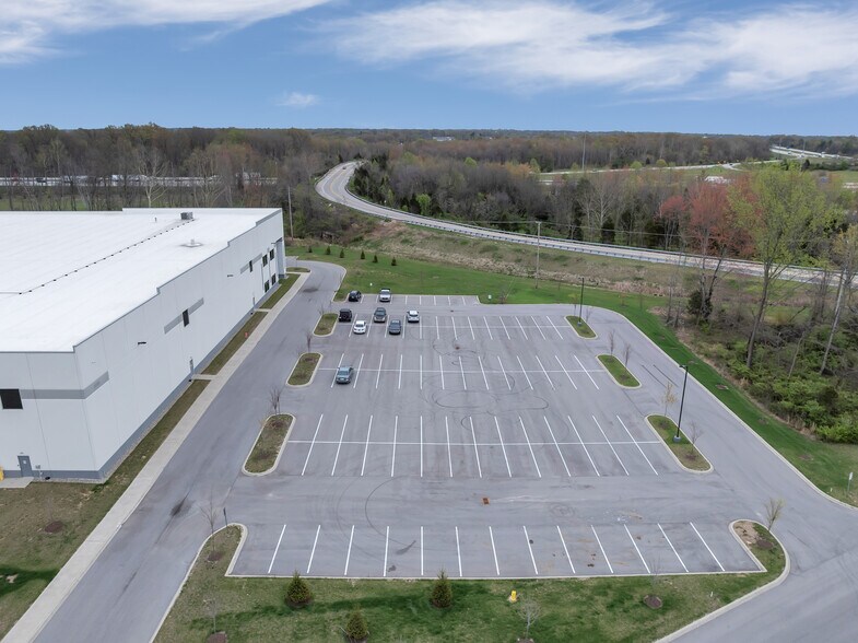 More Photos Of 3195 South Park Rd, Louisville Warehouse For Lease