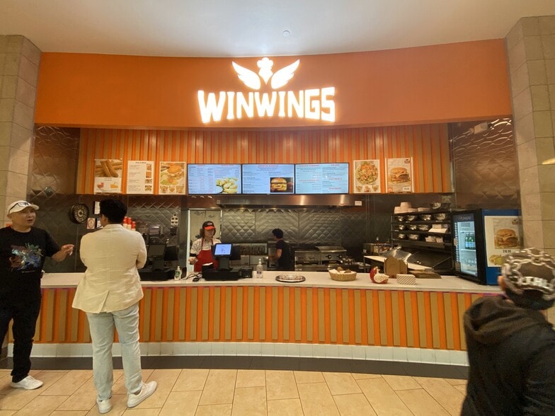 More Photos Of 1065 Brea Mall, Brea General Retail For Lease