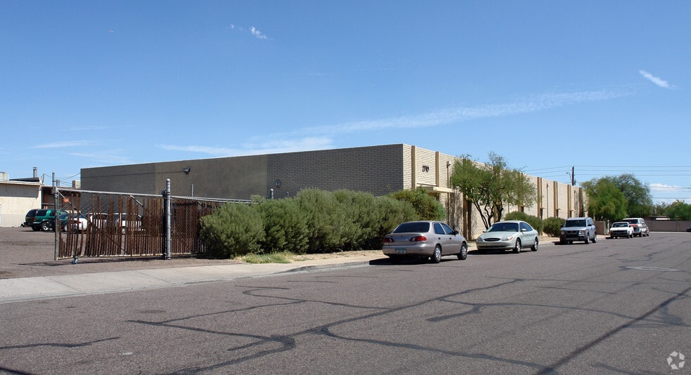 More Photos Of 2710 W Cheery Lynn Rd, Phoenix Manufacturing For Lease