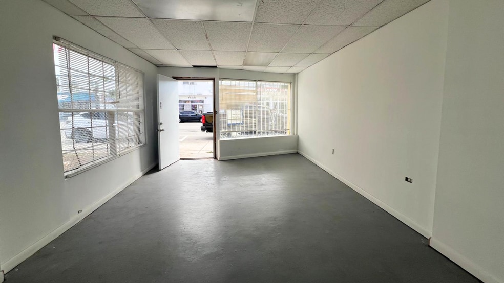 More Photos Of 1527 W Flagler St, Miami Freestanding For Lease