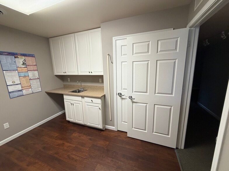 More Photos Of 4211 E Third St, Bloomington Office For Lease