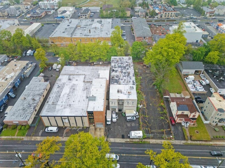 More Photos Of 300-306 W 1st Ave, Roselle Warehouse For Sale