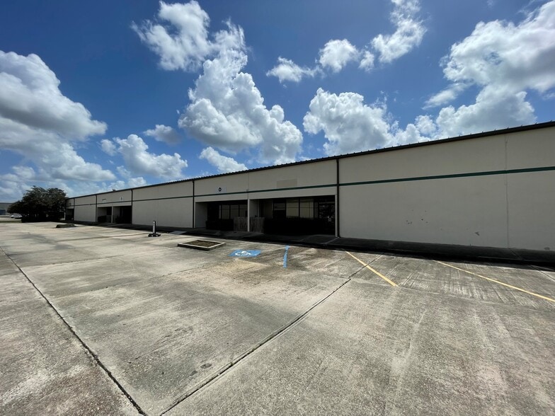More Photos Of 11800 Industriplex Blvd, Baton Rouge Distribution For Sale