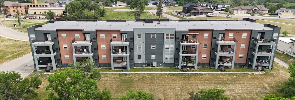 Primary Photo Of 71 Riverwood Dr, Weyburn Apartments For Sale