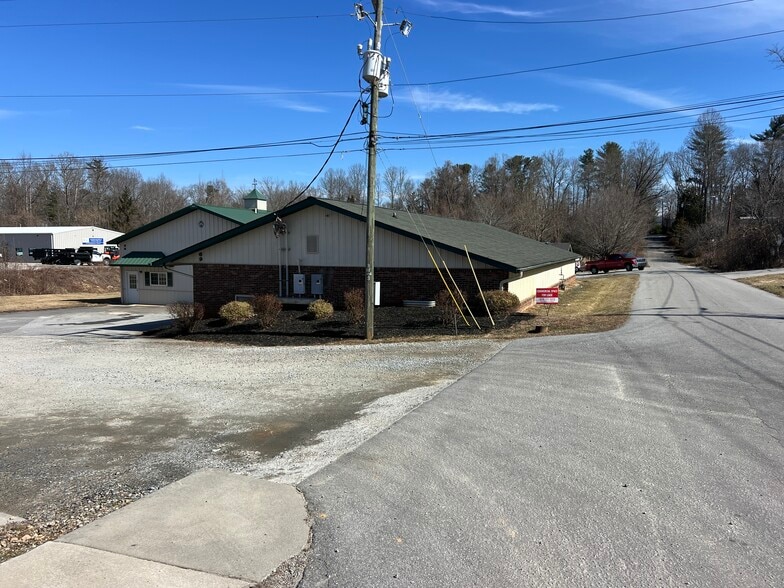 More Photos Of 69 Bagwell Mill Rd, Arden Warehouse For Lease