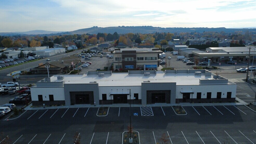 Primary Photo Of 7034 W Clearwater Ave, Kennewick General Retail For Lease