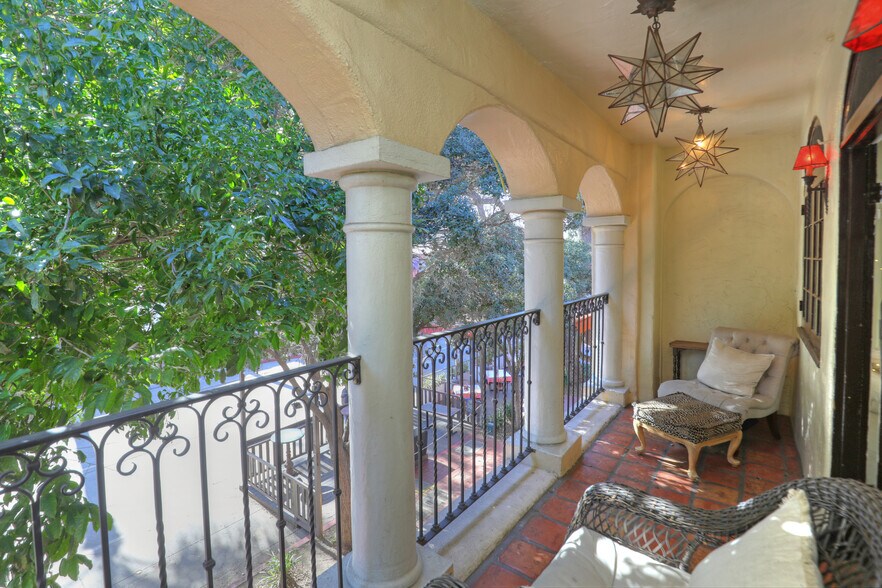 More Photos Of 532 State St, Santa Barbara Restaurant For Sale