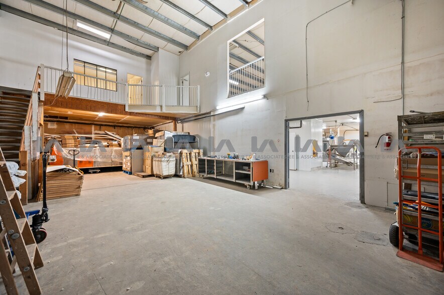 More Photos Of 2727 Dixon St, Port Coquitlam Industrial For Sale