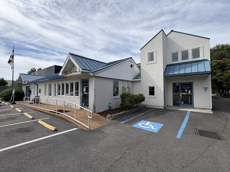 Primary Photo Of 5201 Virginia Beach Blvd, Virginia Beach Veterinarian Kennel For Lease