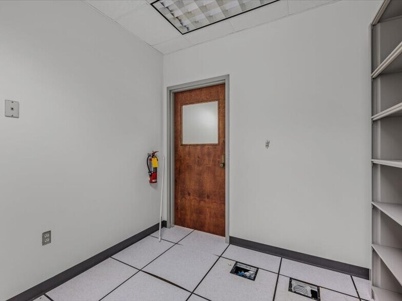 More Photos Of 204 Sand Mine Rd, Berkeley Springs Flex For Sale