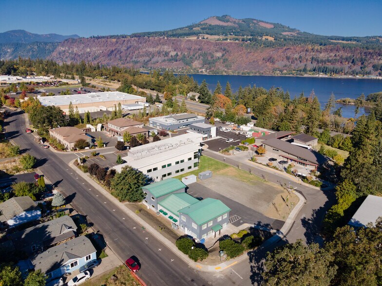 More Photos Of 200 N Wasco Ct, Hood River Warehouse For Sale