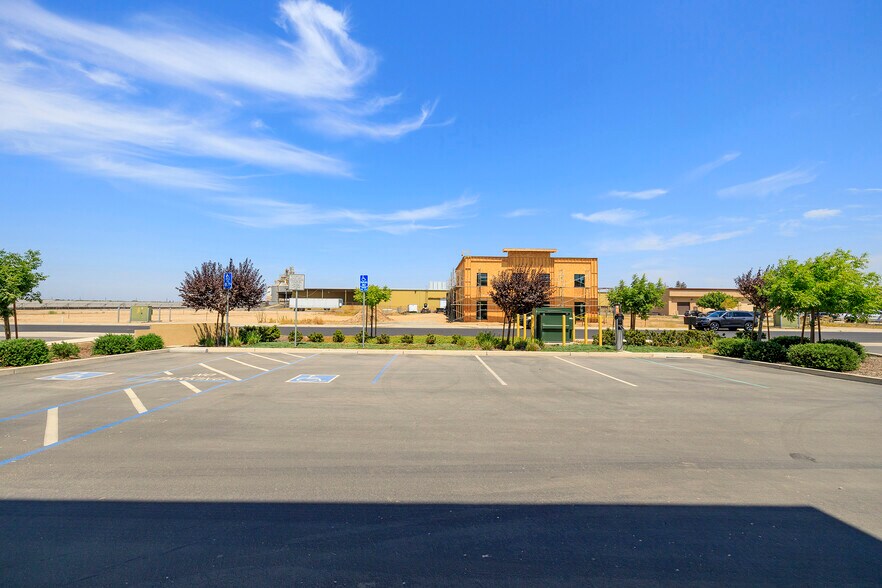 More Photos Of 3260 Liberty Square Pky, Turlock Warehouse For Sale