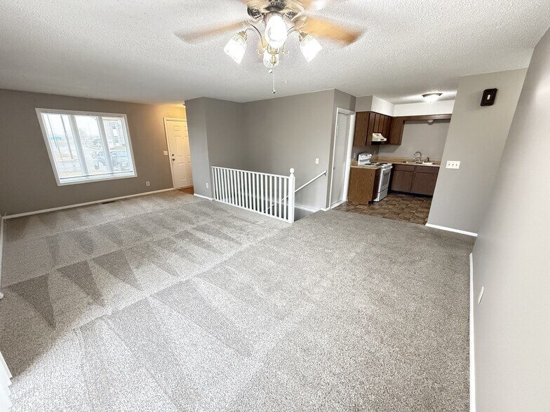More Photos Of 302 N Evergreen Ln, Wichita Apartments For Sale