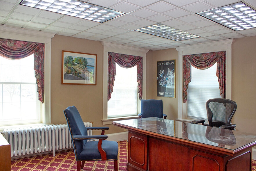 More Photos Of 615 N Capitol Ave, Lansing Office For Sale