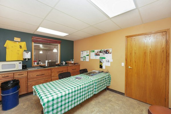 More Photos Of 30 Industrial Dr, Sylvan Lake Service For Lease