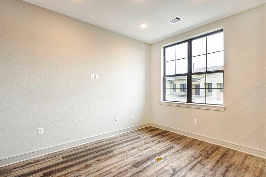 More Photos Of 10242 Greenhouse Rd, Cypress Office For Lease