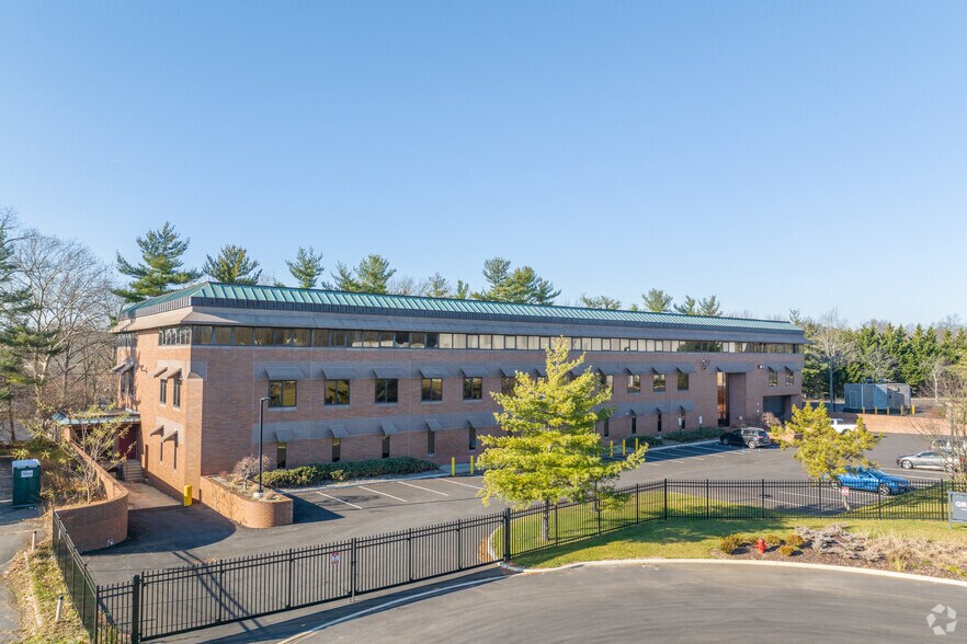 More Photos Of 101 Channel Dr, Port Washington Office For Lease