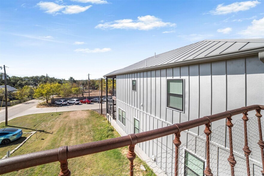 More Photos Of 923 Loop 332, Liberty Hill Storefront Retail Residential For Sale