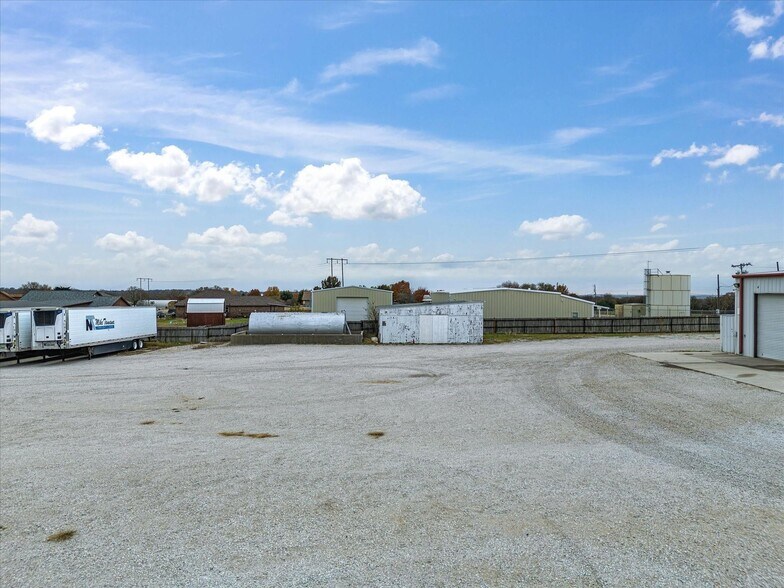 More Photos Of 707 S Wickham St, Alvord Truck Terminal For Lease