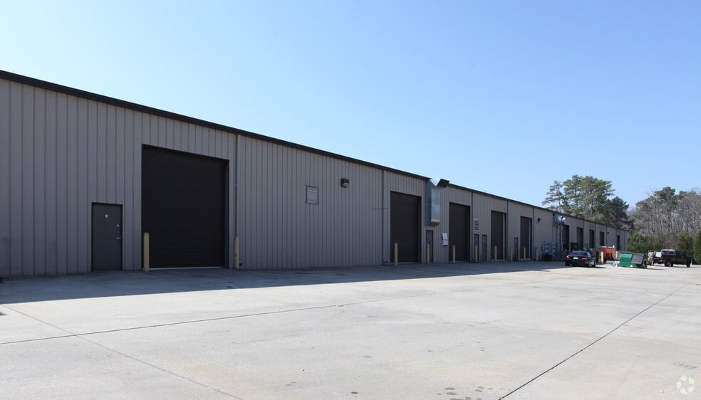 More Photos Of 1370 Union Hill Industrial Ct, Alpharetta Warehouse For Lease