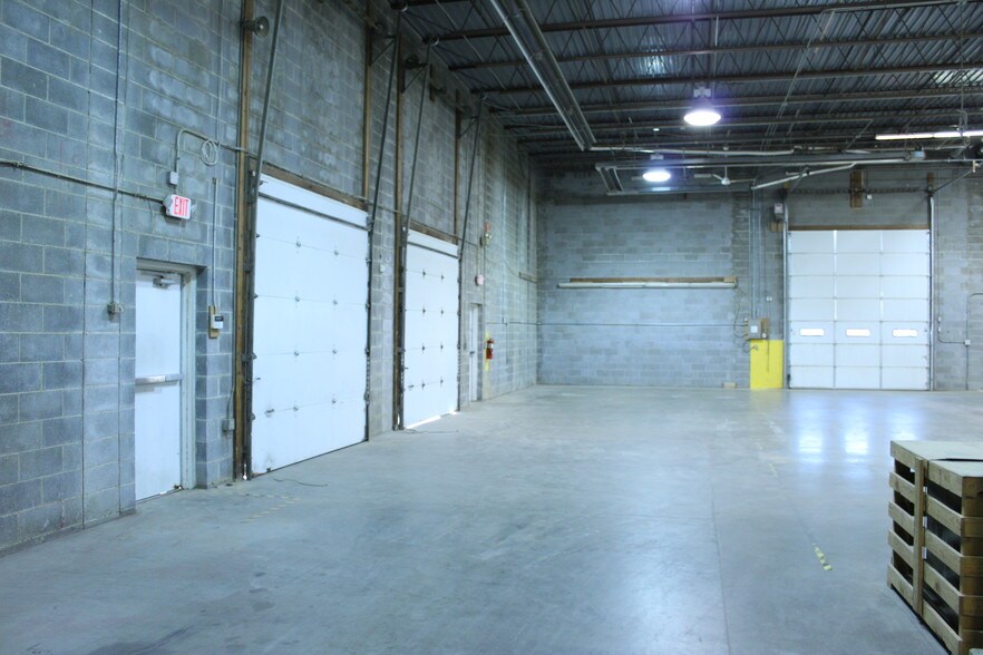 More Photos Of 3320 Terminal Dr, Eagan Distribution For Sale