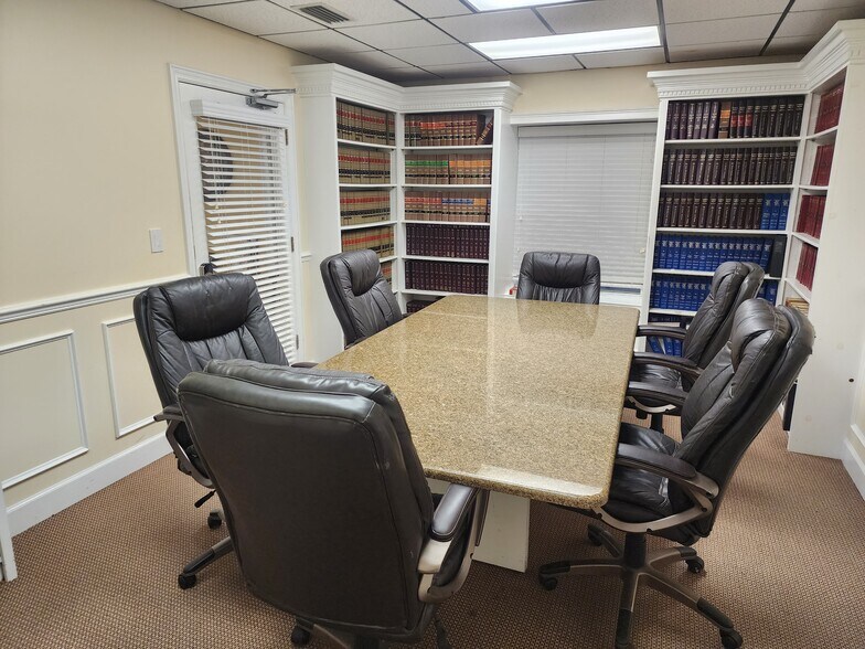 More Photos Of 309 NE 1st St, Gainesville Office For Lease