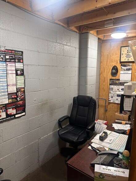 More Photos Of 204 S Union St, Delphi Auto Repair For Lease