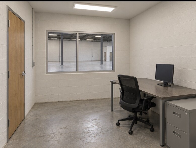 More Photos Of 1346 S Dixie Hwy, Hollywood Warehouse For Lease