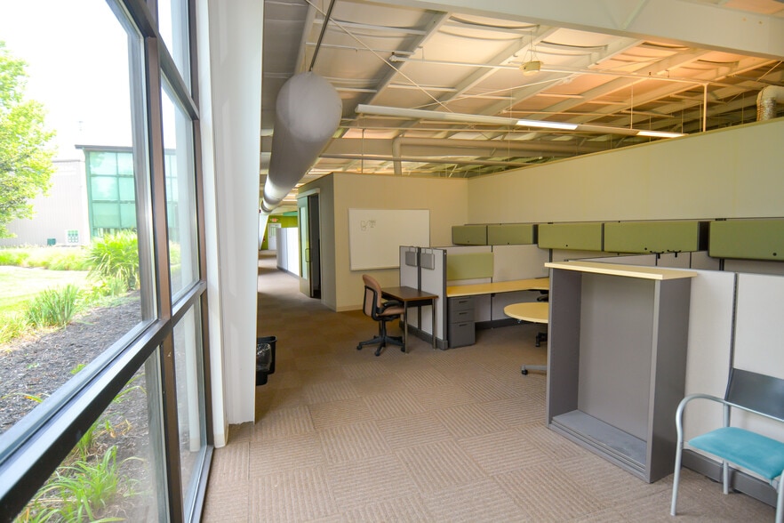 More Photos Of 888 Dayton St, Yellow Springs Warehouse For Lease