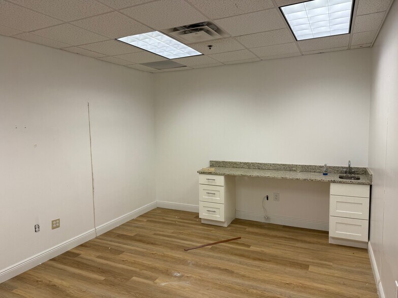 More Photos Of 6921 Pistol Range Rd, Tampa Office For Sale