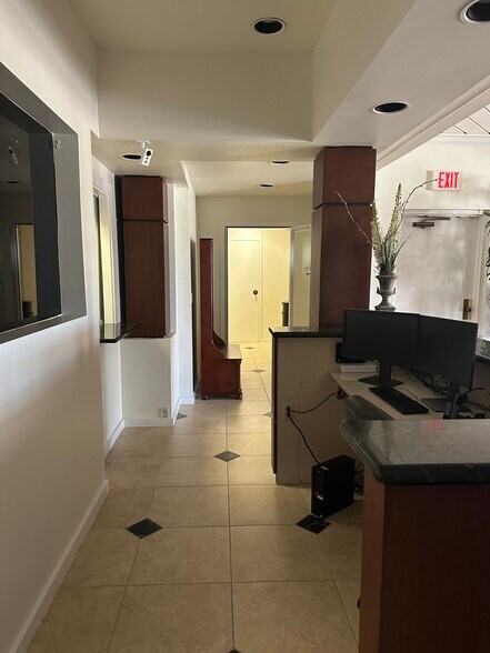 More Photos Of 4091 Colonial Blvd, Fort Myers Office For Sale