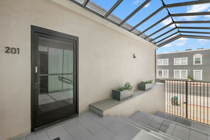 More Photos Of 2121 5th Ave, San Diego Office For Lease