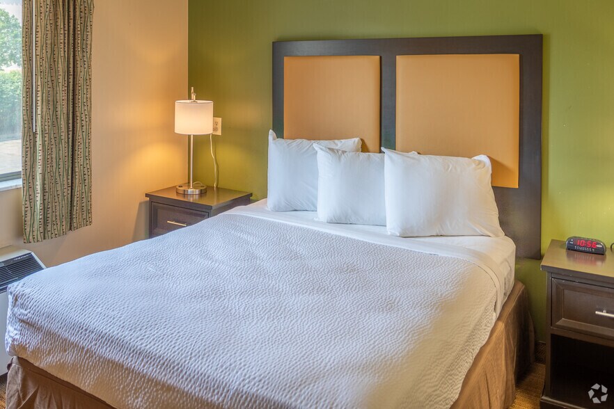 More Photos Of 9801 Bunsen Way, Louisville Hotel For Sale