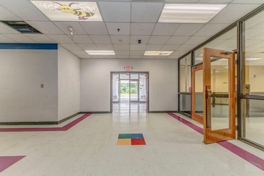 More Photos Of 13 Rome Rd SW, Cave Spring Office For Sale