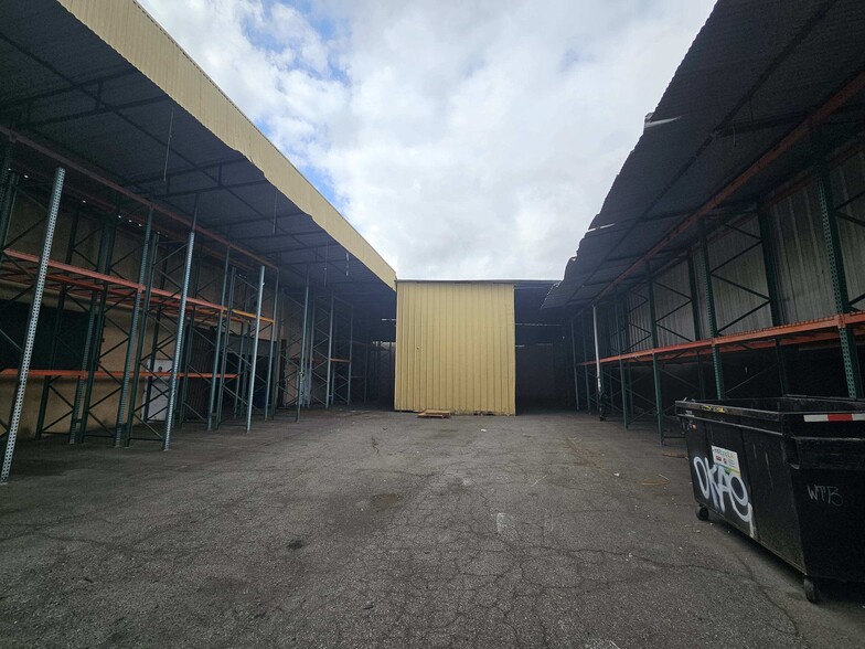 More Photos Of 3101 S Main St, Los Angeles Manufacturing For Lease