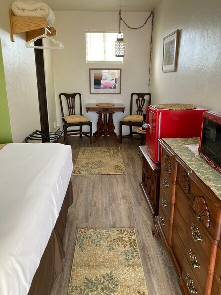 More Photos Of 940 Oregon Ave SE, Bandon Hotel For Sale