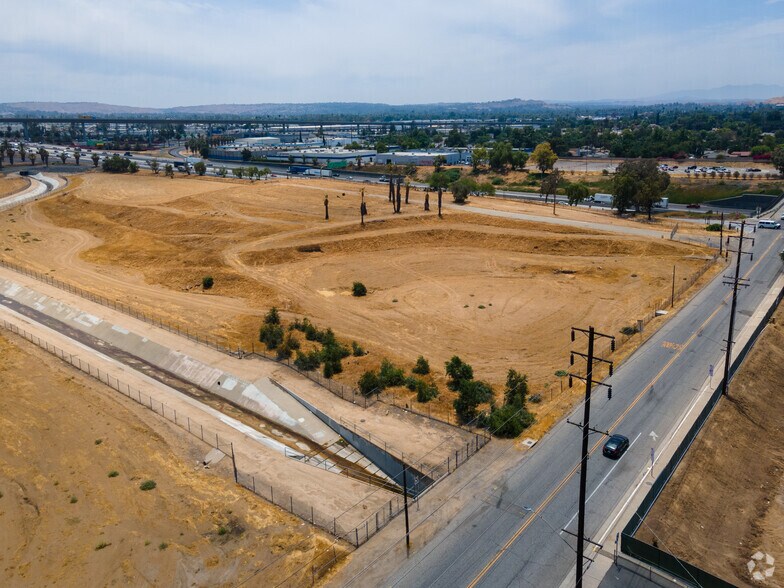 More Photos Of N Orange St, Riverside Unknown For Lease