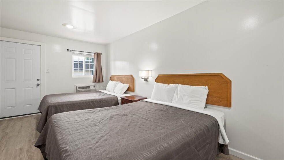 More Photos Of 5 Canada St, Lake George Hotel For Sale