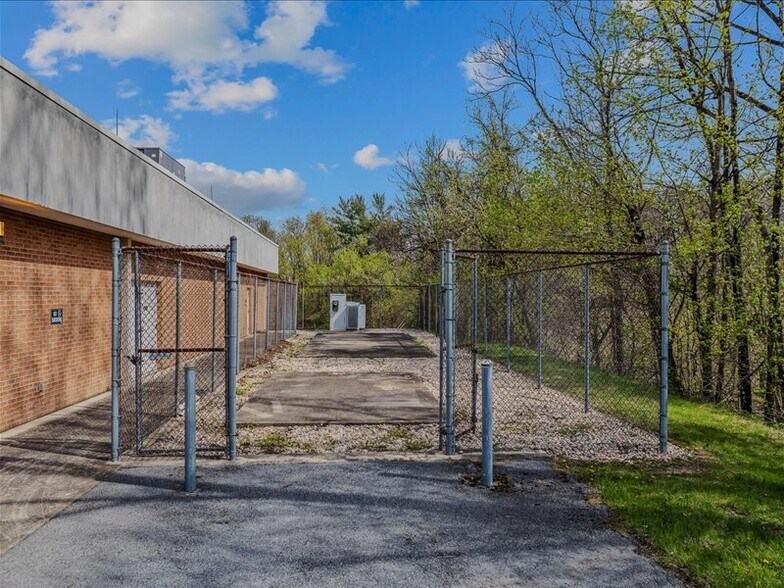 More Photos Of 204 Sand Mine Rd, Berkeley Springs Flex For Sale